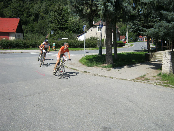 Na trati již znovu v Hlubočkách, asi 1 km do cíle.